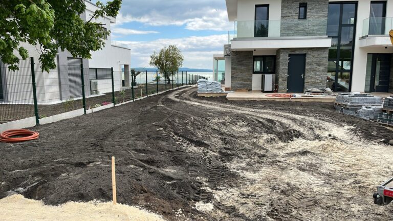 Kertépítés ꟷ Balatonakali