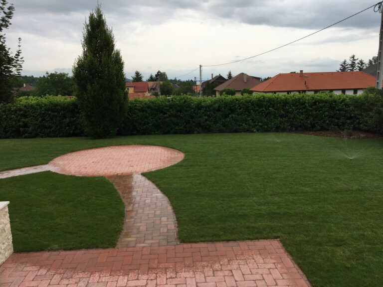 Kertépítés ꟷ Balatonfűzfő